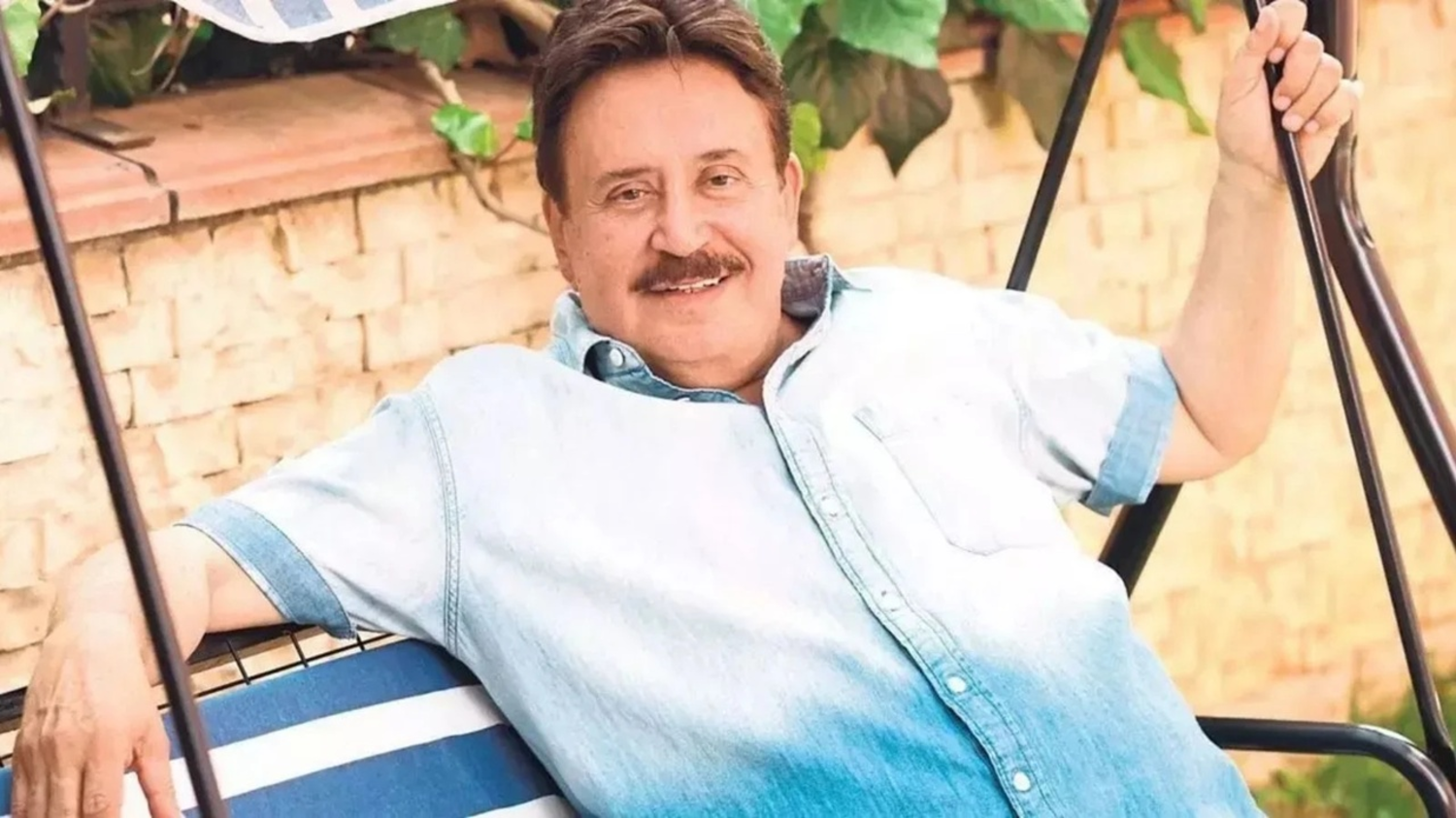 Ünlü şarkıcı hastaneye yatırıldı